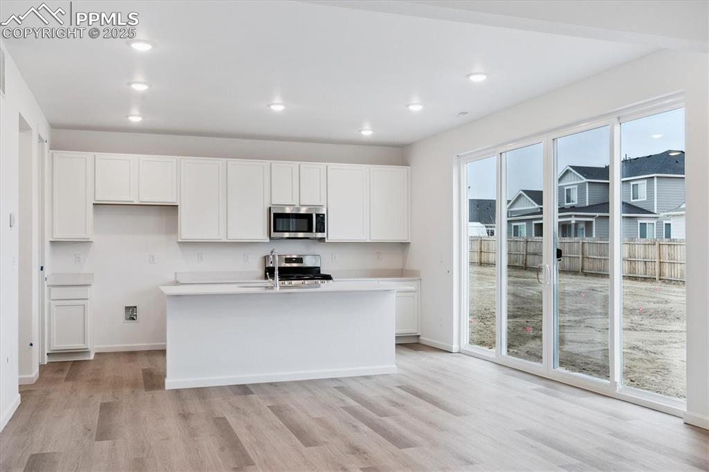 Image 7 of 22: Kitchen