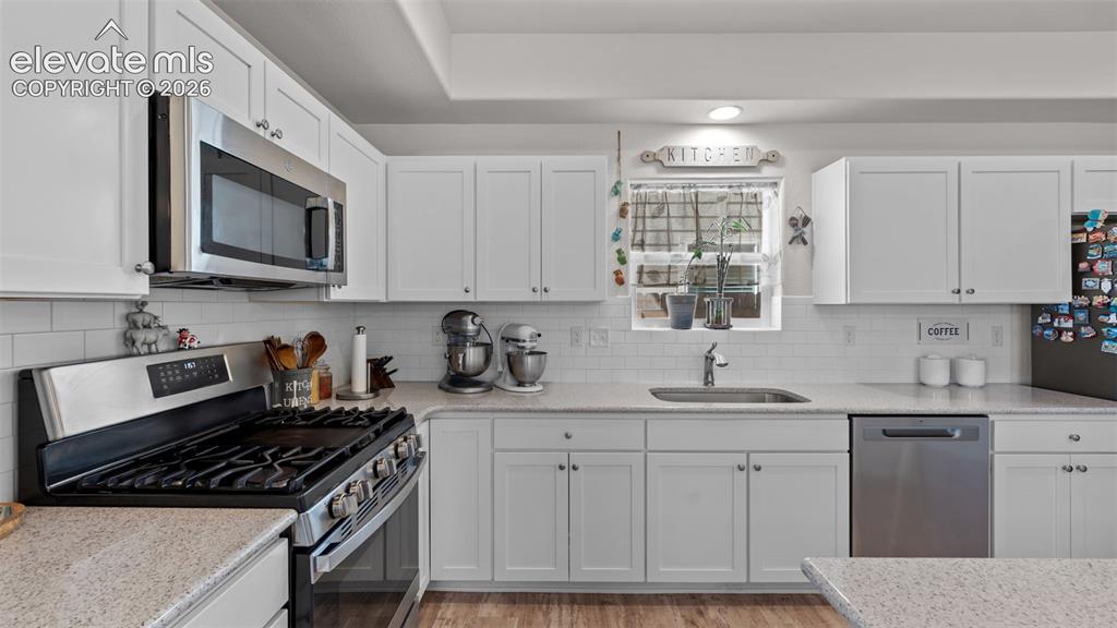 Image 13 of 37: Kitchen