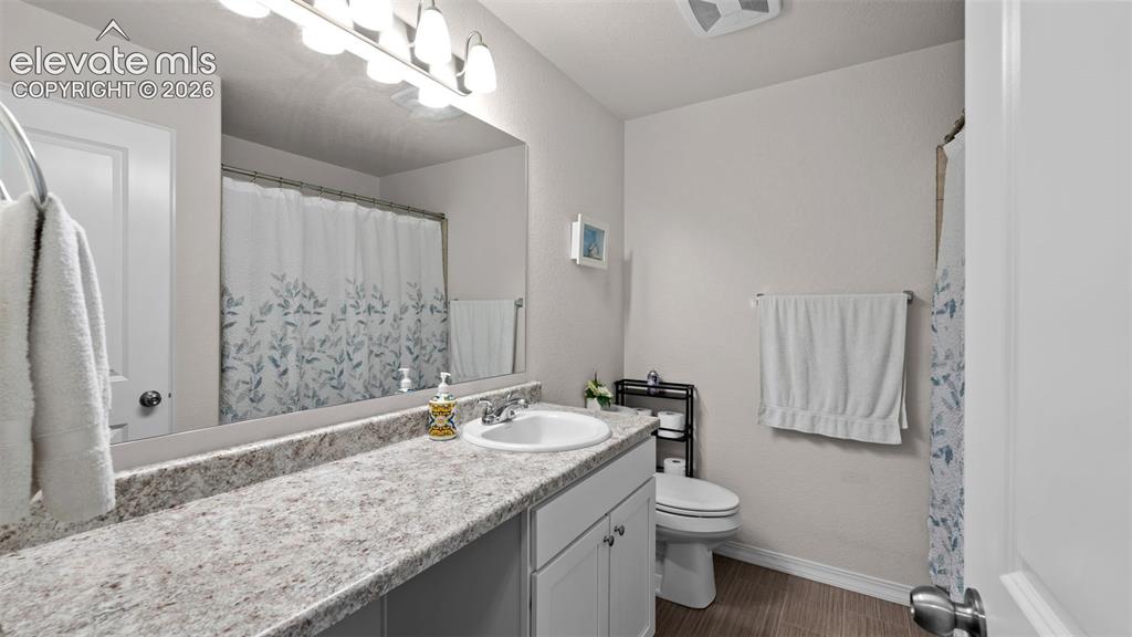 Image 31 of 37: Bathroom