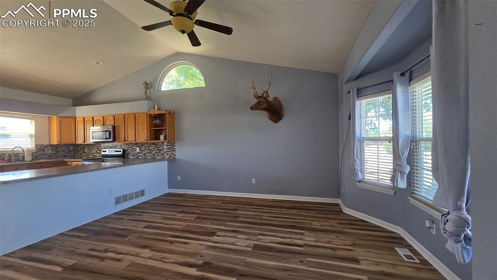 Image 12 of 33: Kitchen