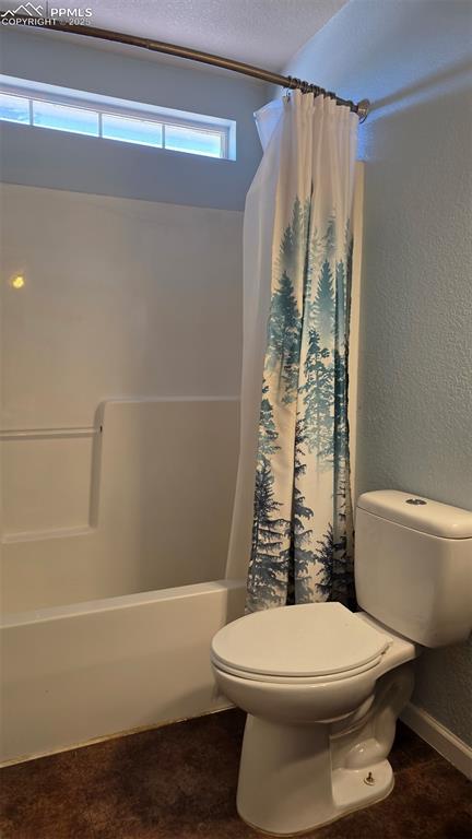 Image 14 of 33: Bathroom