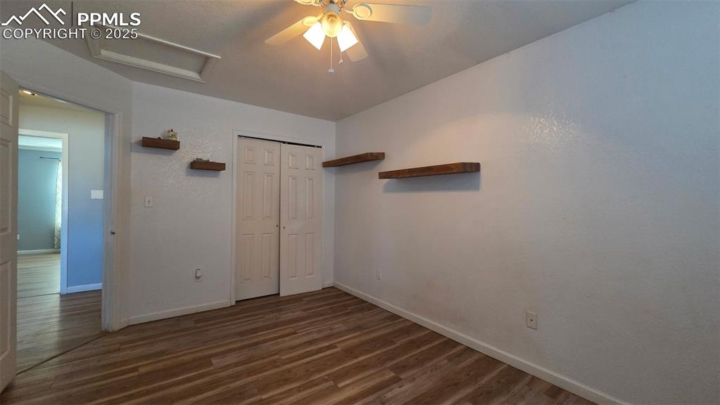 Image 28 of 33: Bedroom