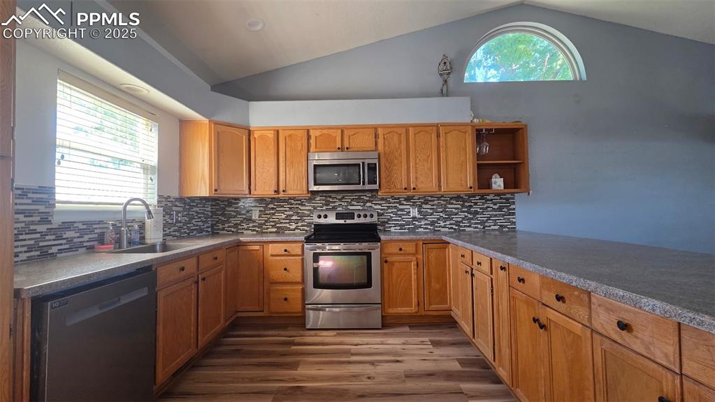 Image 3 of 33: Kitchen