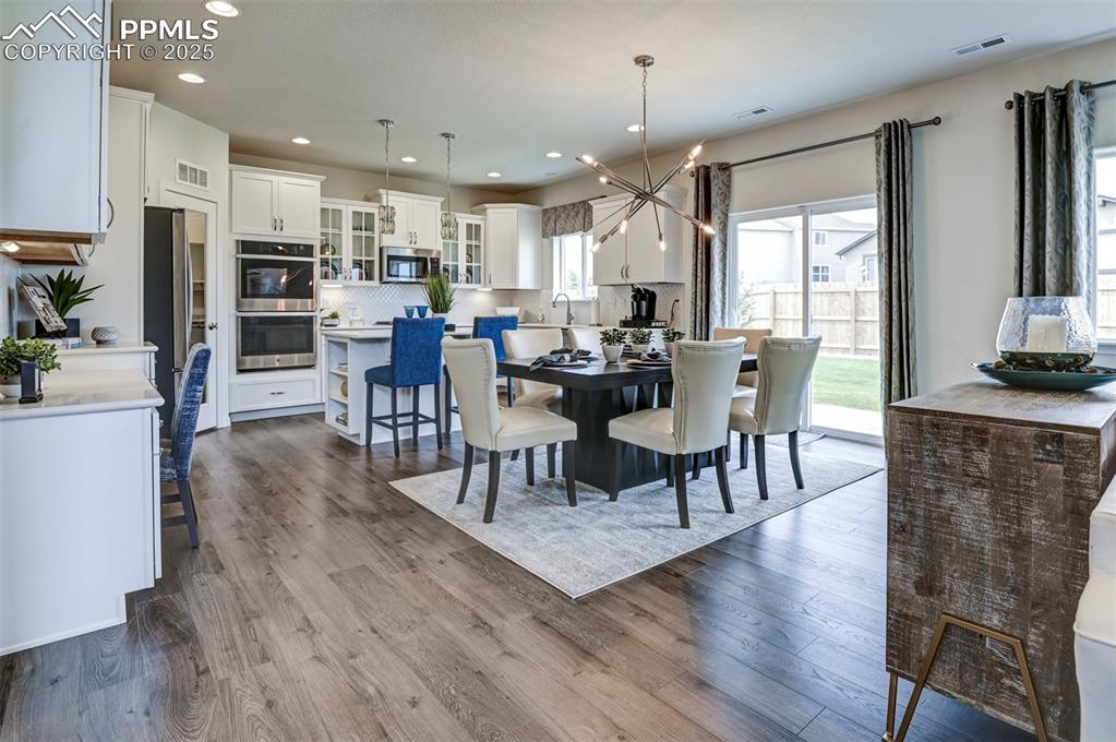 Image 12 of 40: Dining Area