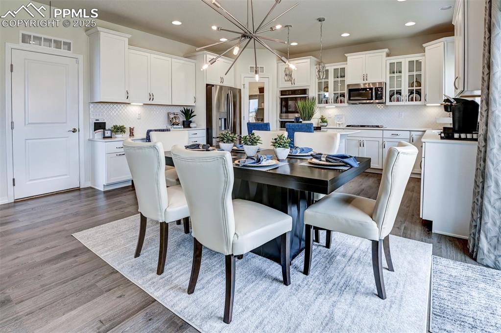 Image 13 of 40: Dining Area