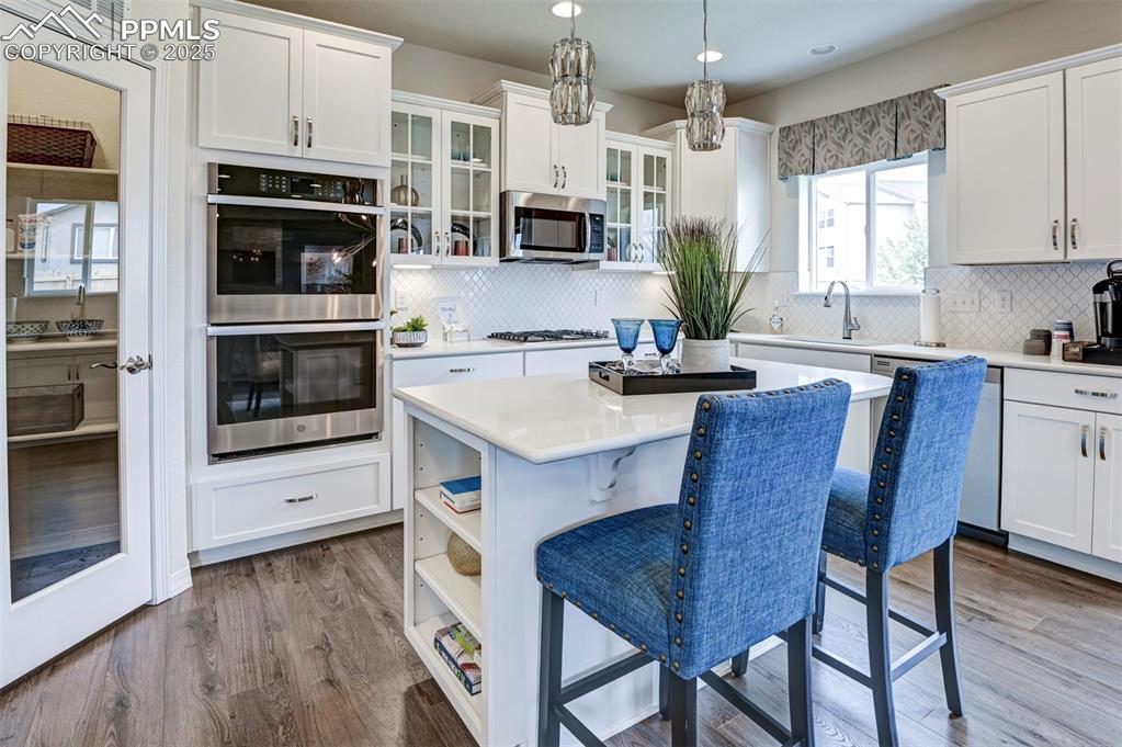 Image 15 of 40: Kitchen