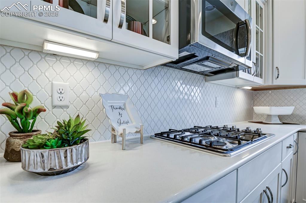 Image 17 of 40: Kitchen