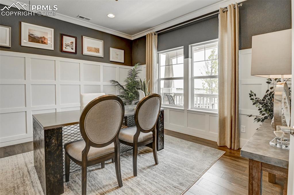 Image 2 of 40: Dining Area