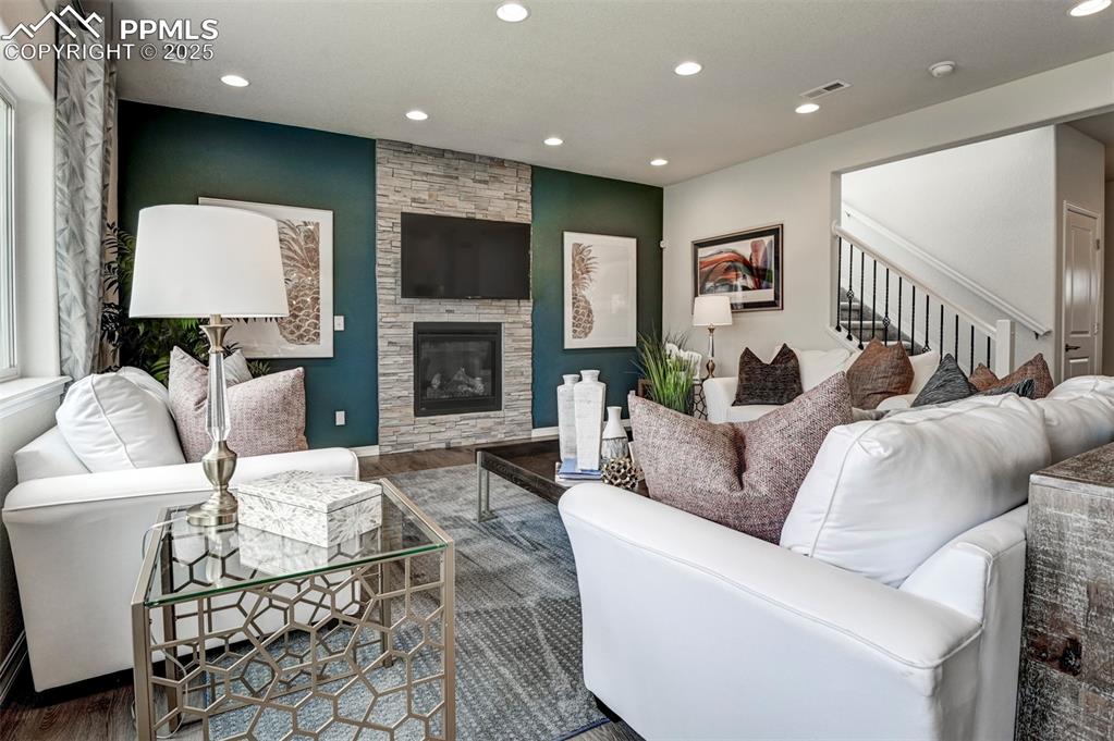 Image 8 of 40: Living Room