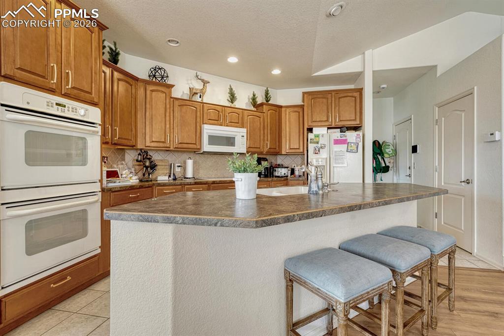 Image 10 of 48: Kitchen