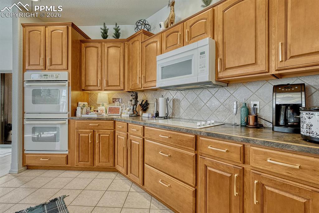 Image 14 of 48: Kitchen