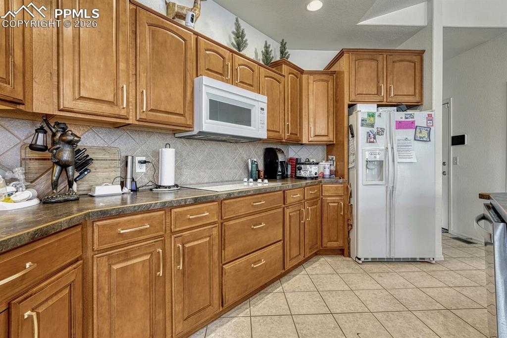 Image 15 of 48: Kitchen