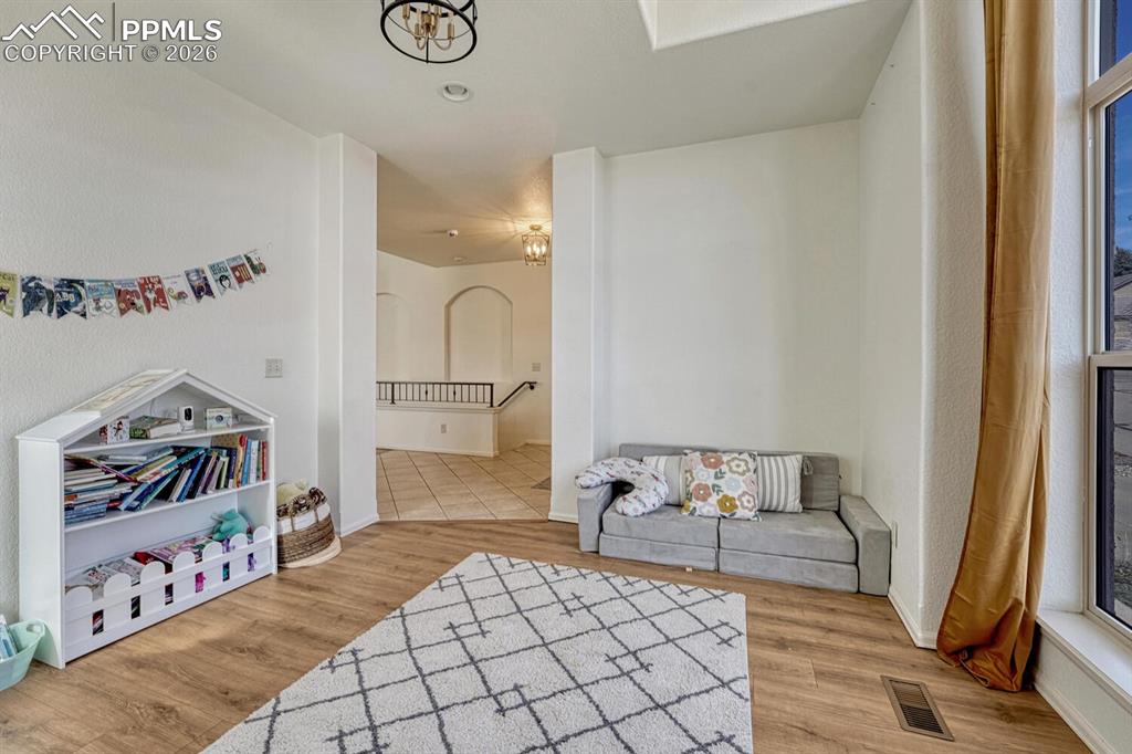 Image 18 of 48: Sitting Room