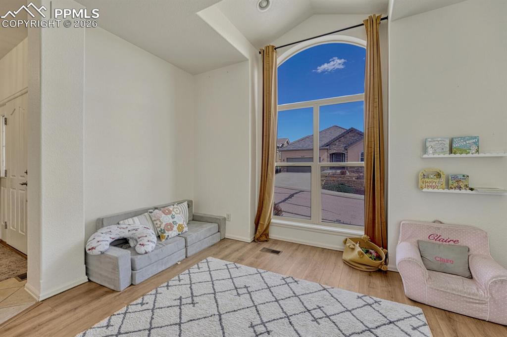 Image 19 of 48: Sitting Room