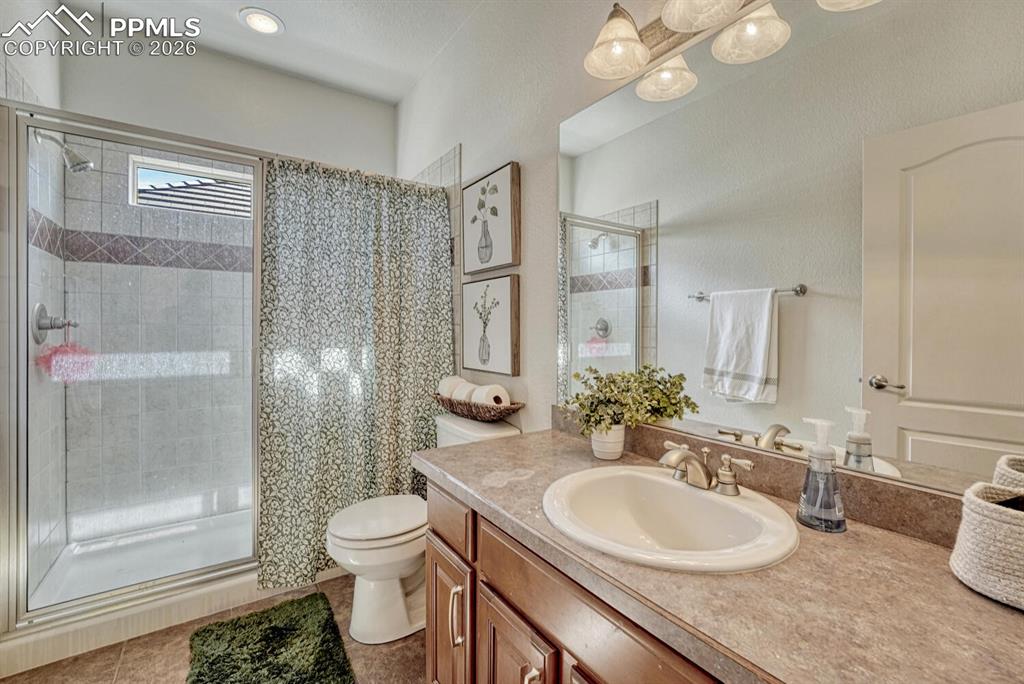 Image 20 of 48: Bathroom