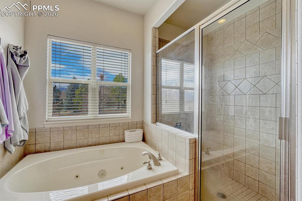 Image 27 of 48: Bathroom