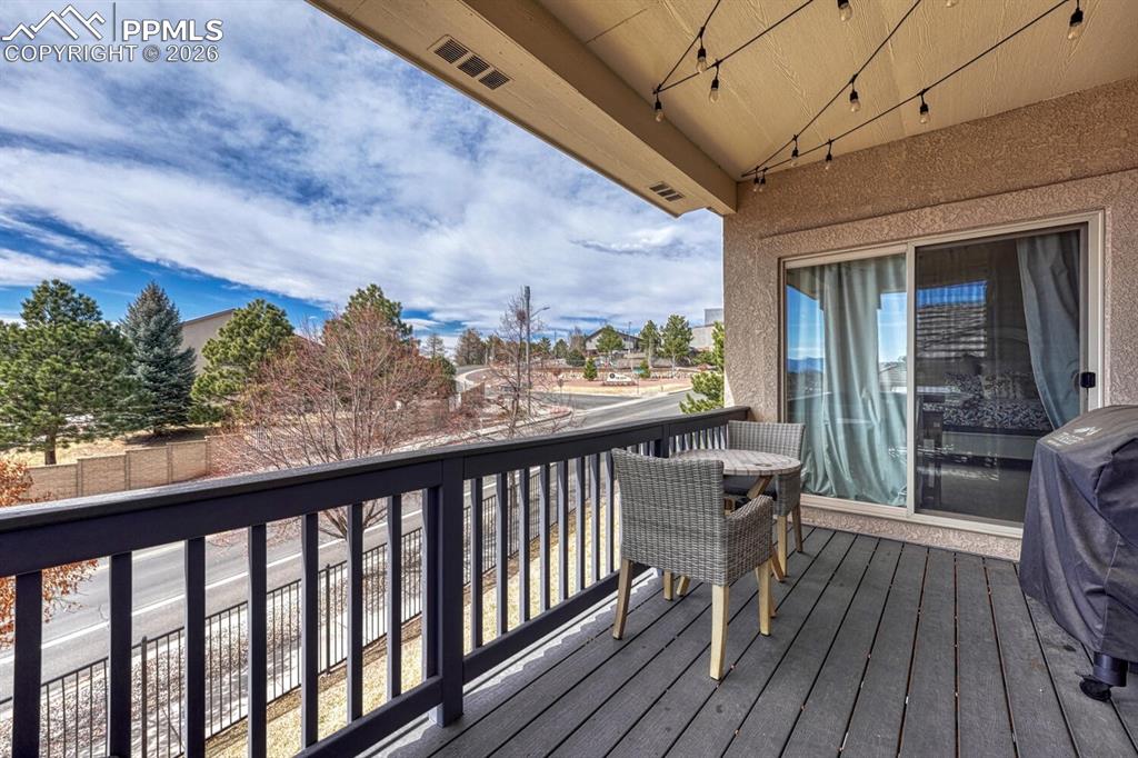 Image 41 of 48: Deck