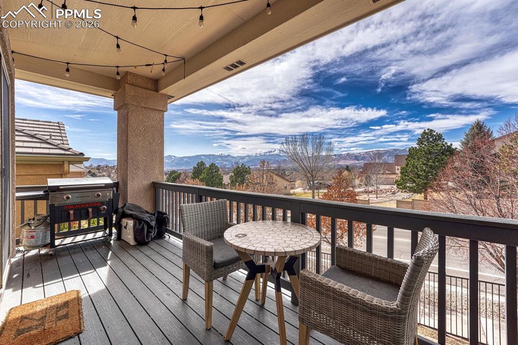 Image 42 of 48: Deck