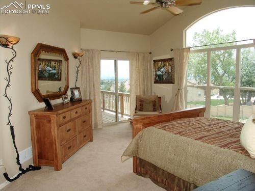 Image 5 of 9: Bedroom