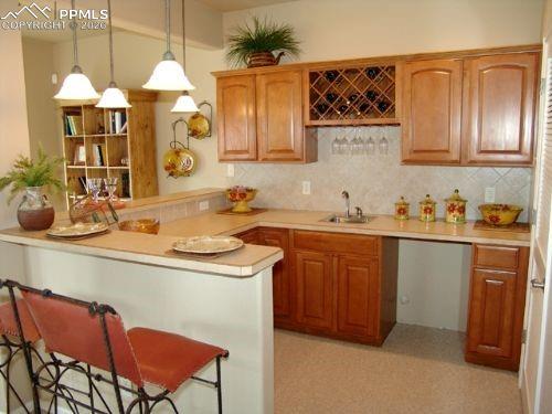 Image 8 of 9: Kitchen