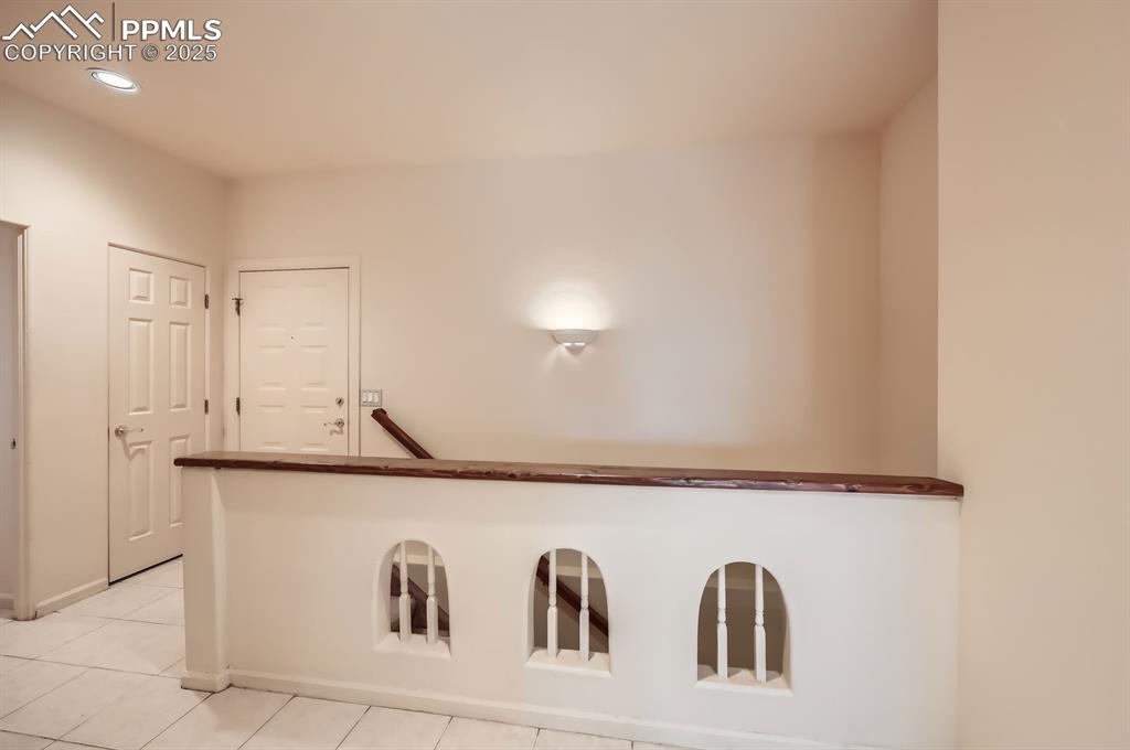 Image 23 of 27: Details featuring recessed lighting
