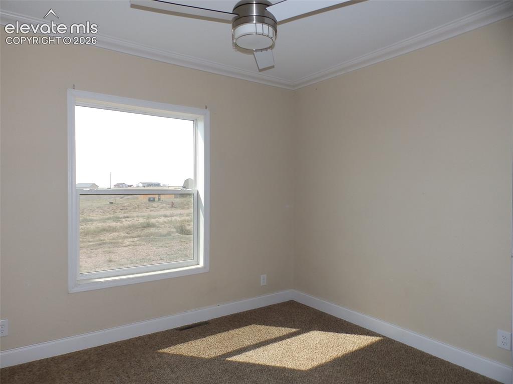 Image 11 of 18: Bedroom