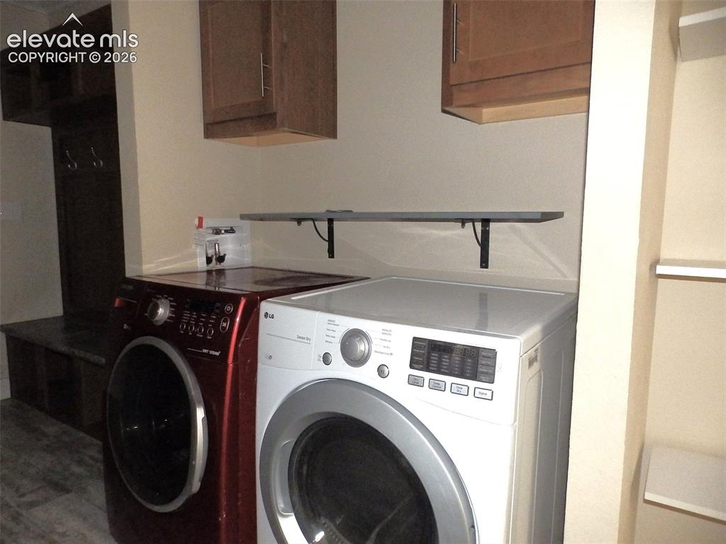 Image 14 of 18: Laundry