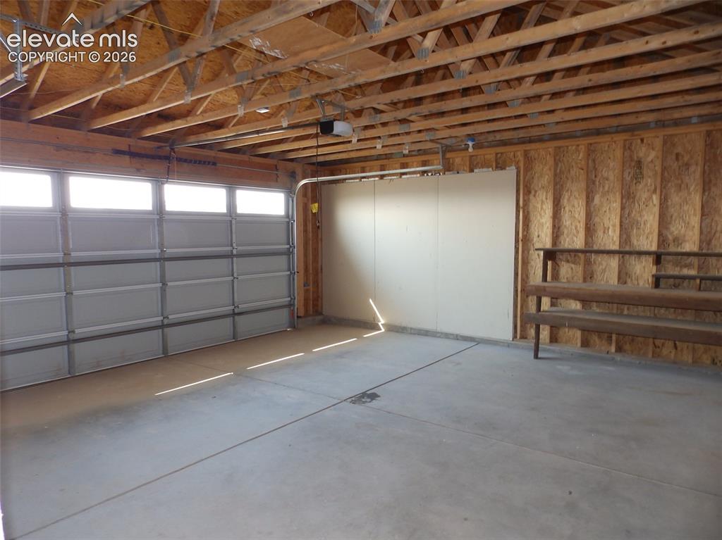 Image 16 of 18: Garage