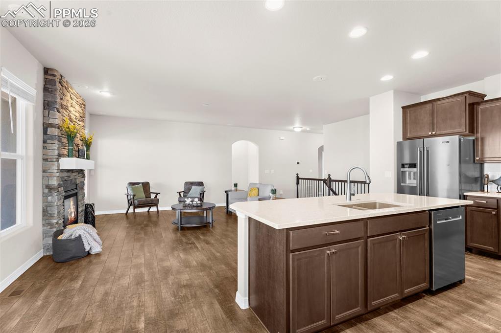 Image 10 of 47: Kitchen