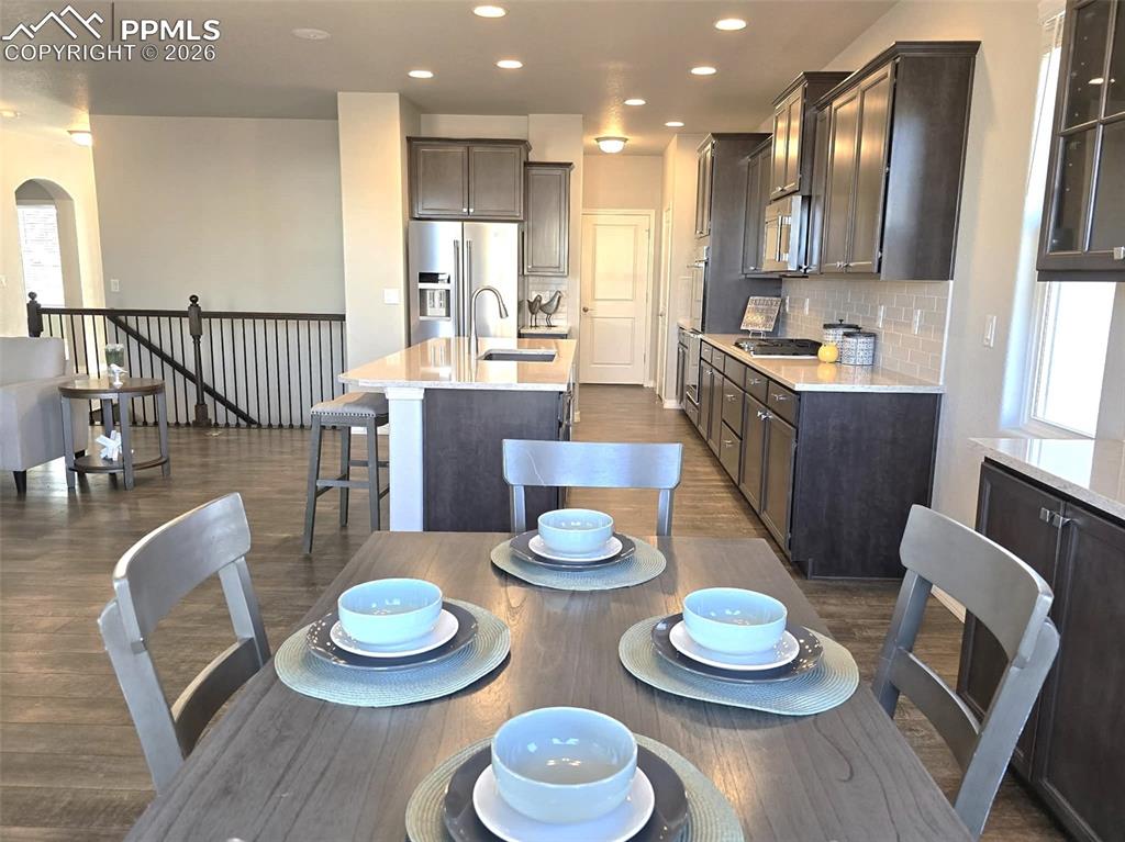 Image 17 of 47: Dining Area