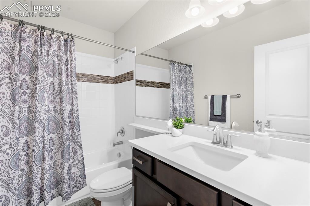 Image 26 of 47: Bathroom