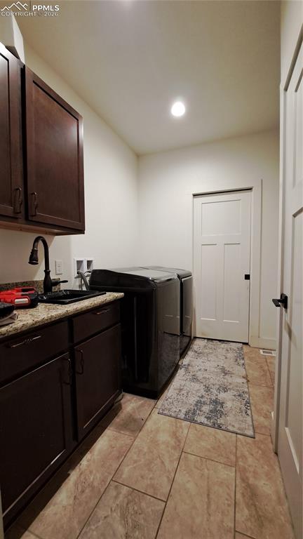 Image 22 of 40: Main level- entry to primary closet