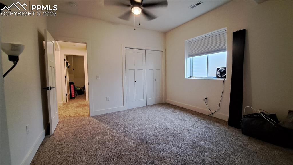 Image 32 of 40: Bedroom