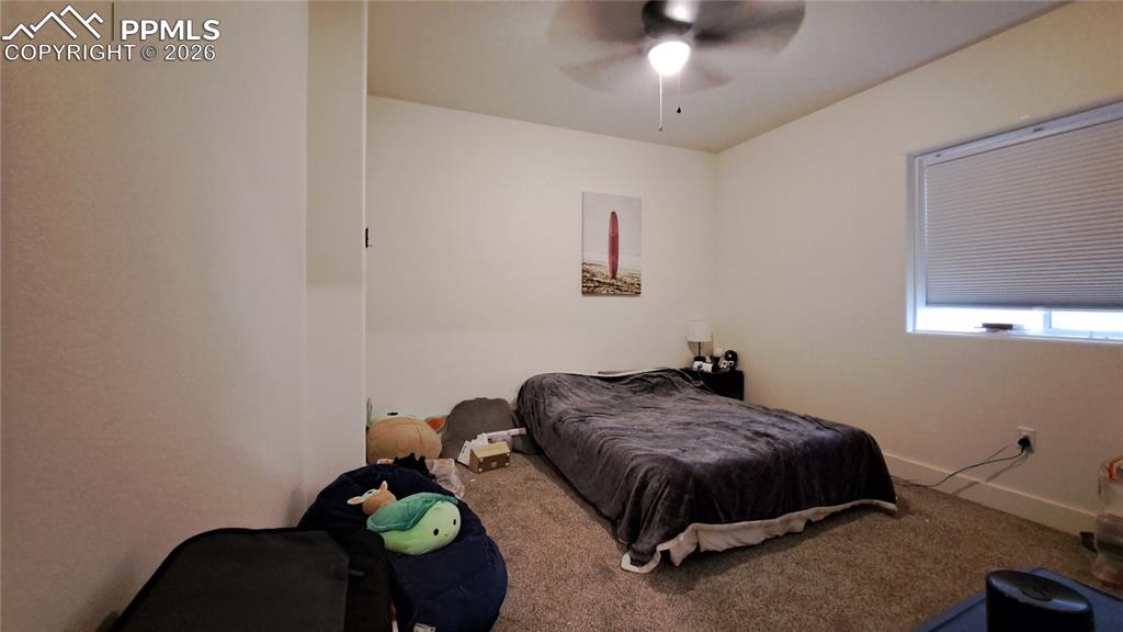 Image 33 of 40: Bedroom