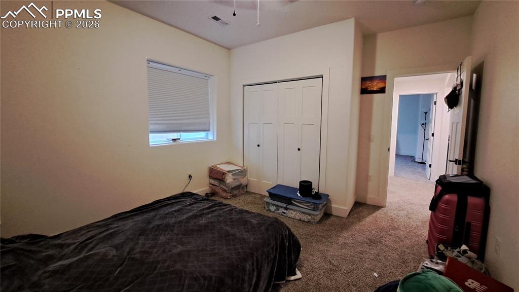 Image 34 of 40: Bedroom