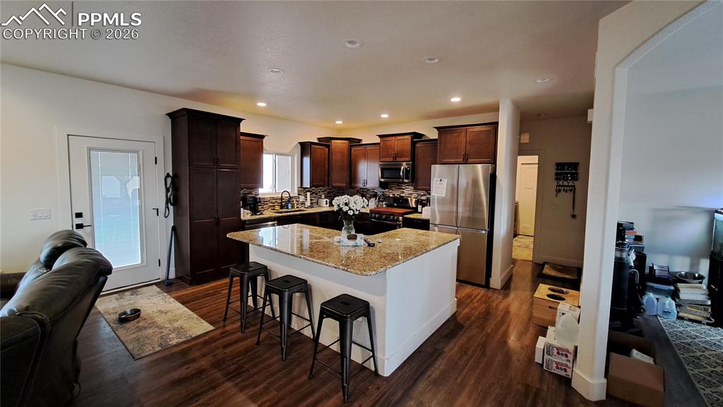 Image 5 of 40: Granite Counter tops
Beautiful cabinets + all appliances stay