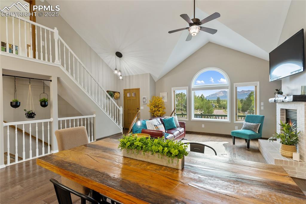 Image 11 of 44: Spacious space for entertaining or relaxing