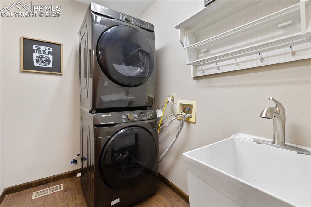 Image 17 of 44: Laundry with Samsung smart washer and dryer including steam drying cycles