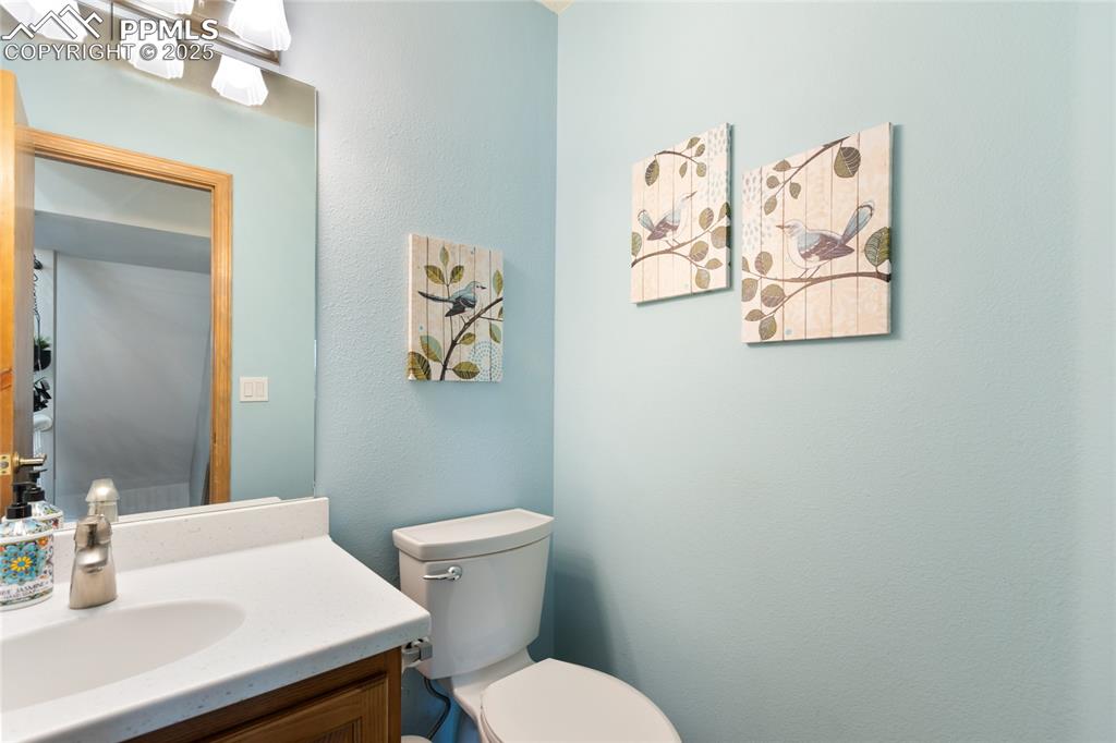 Image 18 of 44: Guest bath on main floor