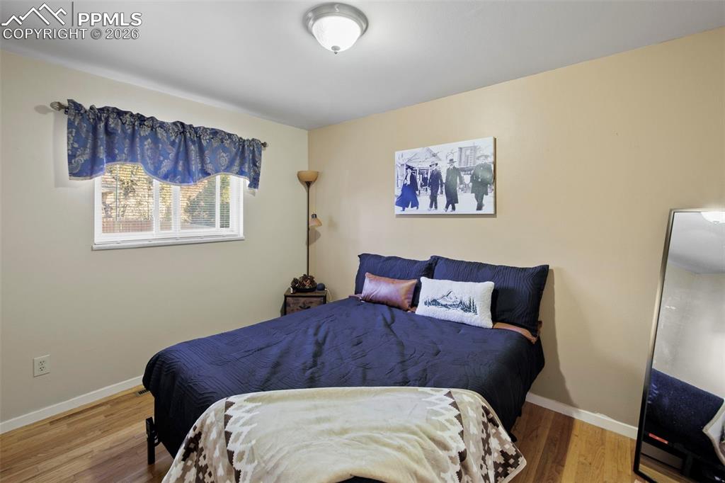 Image 13 of 40: Bedroom