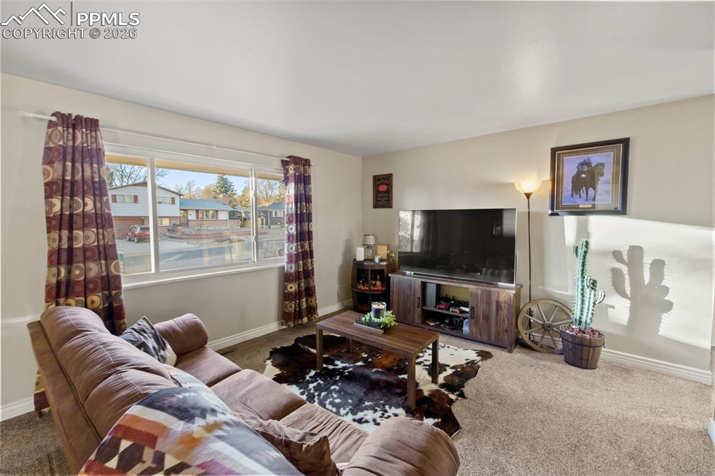 Image 3 of 40: Living Room