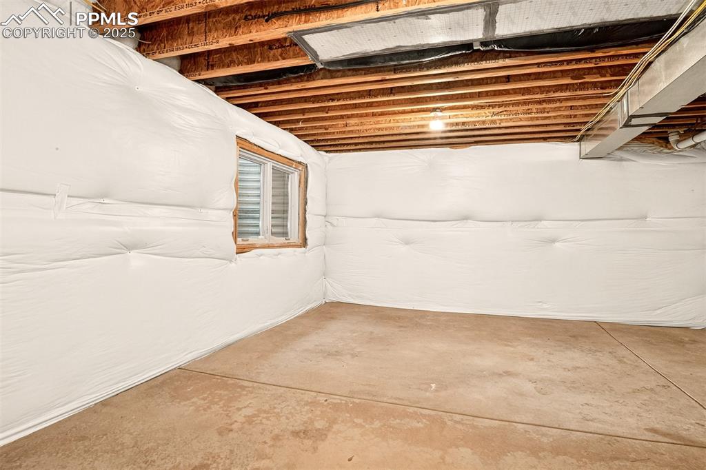 Image 24 of 35: lots of storage room