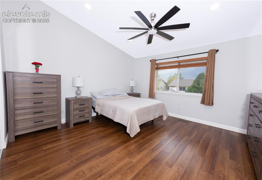 Image 10 of 18: Bedroom