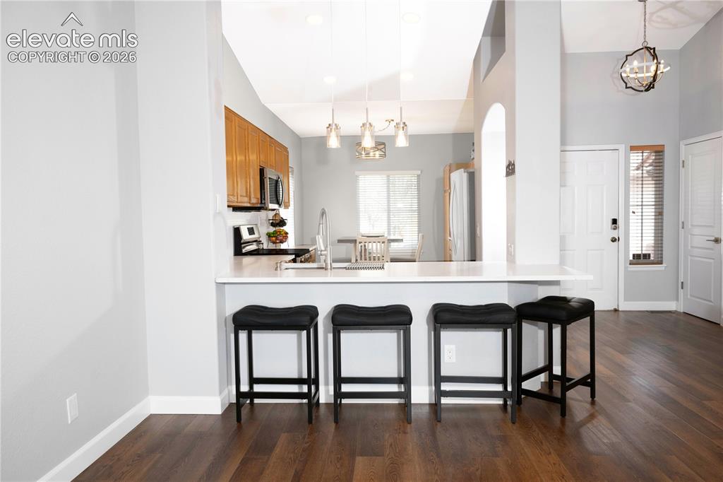 Image 4 of 18: Kitchen