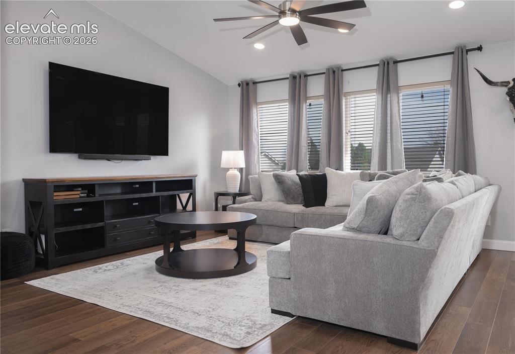 Image 7 of 18: Living Room