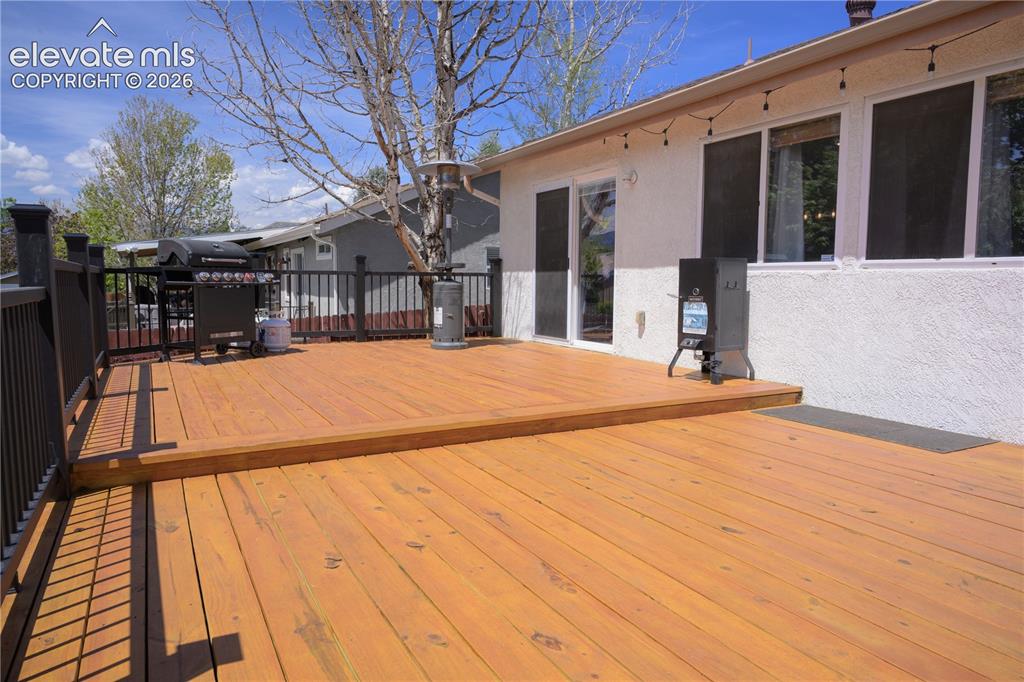 Image 8 of 18: Deck