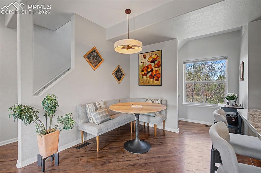 Image 15 of 41: Dining Area