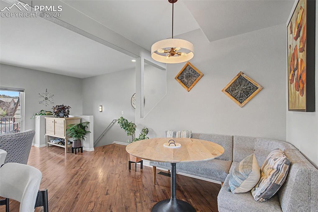 Image 16 of 41: Dining Area