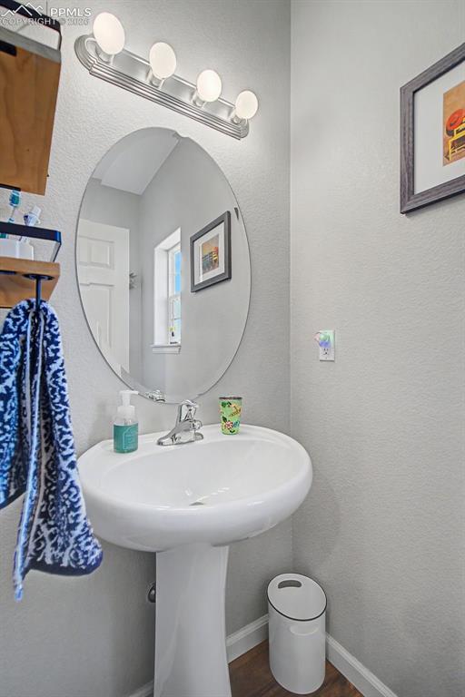 Image 22 of 41: Bathroom