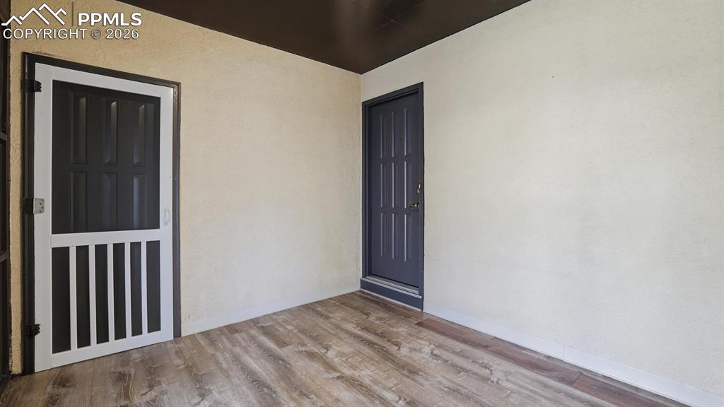 Image 9 of 50: Tiled Front Entry